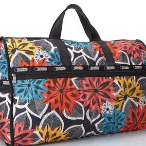 SUPER CUTE! LeSportSac Deluxe Weekender in Caraway floral print